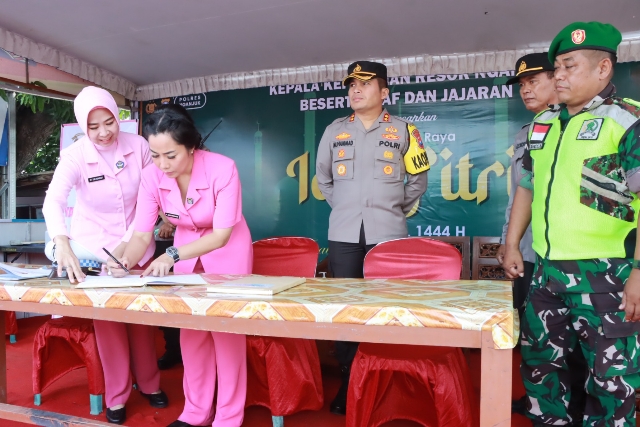 Bhayangkari Cabang Nganjuk Beri Bingkisan, serta Sambangi Pos Pam Lebaran