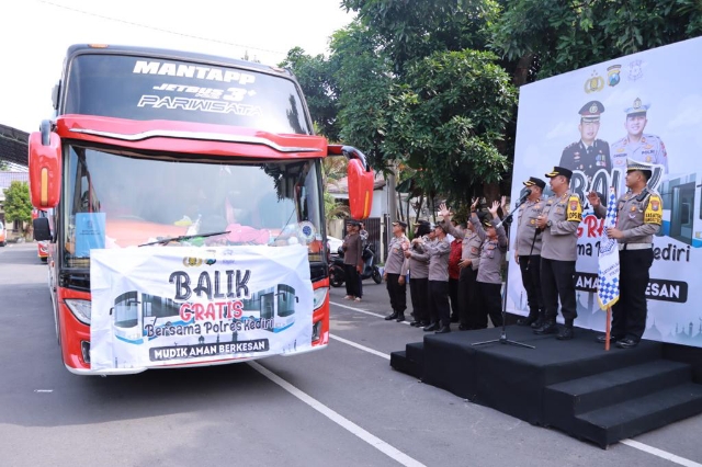 4 Bus Fasilitasi Balik Mudik Gratis ke Jakarta dilepas Polres Kediri