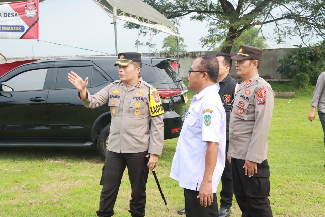 Pantau Anggota Pam Pilkades, Kapolres Nganjuk : Jaga Netralitas dan Marwah Kepolisian 