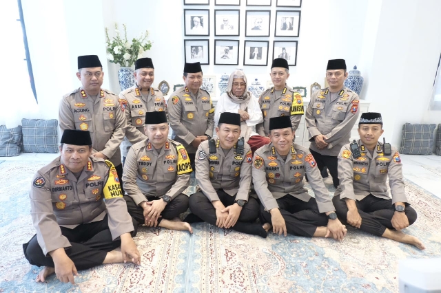 Kapolda Jatim Kunjungi Sejumlah Ponpes di Kediri, saat Cek Pospam Ops Ketupat Semeru 2023