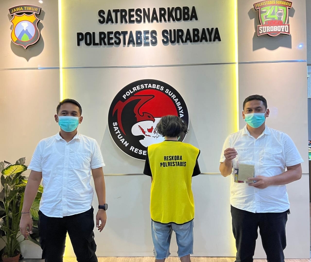 Satnarkoba Polrestabes Surabaya Meringkus Seorang Pekerja Serabutan yang Diduga Mengedarkan Sabu