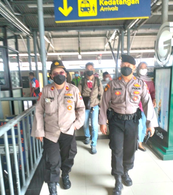 Jamin Kamtibmas Pemudik, Polrestabes Surabaya Patroli di Stasiun KA