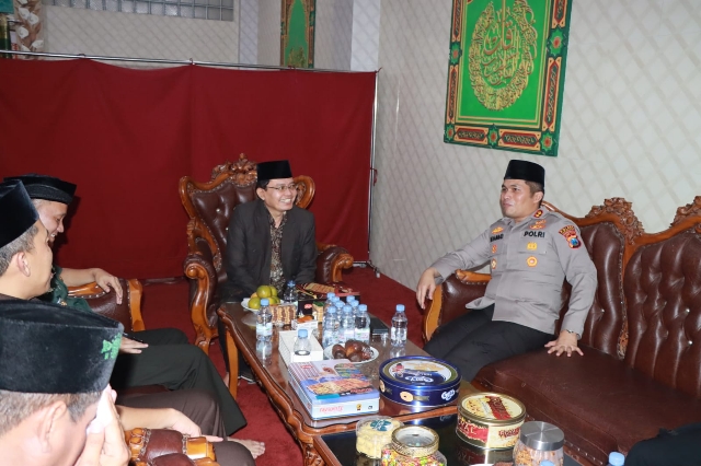 Jalin Silaturahmi Sambangi Beberapa Ponpes, dilakukan Kapolres Nganjuk bersama Dandim 0810 dan Kajari Nganjuk