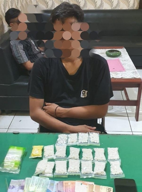 Dua Pengedar Pil Okerbaya di Probolinggo berhasil Diamankan Polisi
