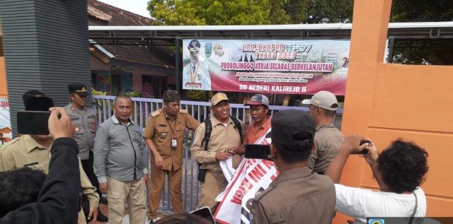 Mediasi Penyegelan SDN Kalirejo 2 Dringu berhasil Dilakukan Polres Probolinggo