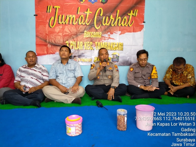 Polsek Tambaksari bersama dengan 3 Pilar melaksanakan Kegiatan Jumat Curhat di Balai RW 05 Jl. Kapas Lor Wetan Kel. Kapas Madya Baru Surabaya.