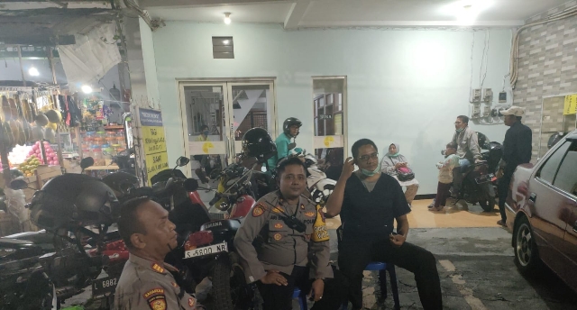 Kapolsek Tambaksari Kompol Ari Bayuaji.,S.E.S.I.K.,M.Si Pimpin Langsung Giat Patroli Sambang ke Warga di Jl. Gersikan Kecamatan Tambaksari Surabaya