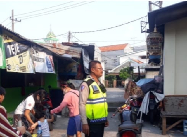 Polsek Tambaksari bersama 3 Pilar Melaksanakan Patroli Rutin Antisipasi Judi Burung Merpati di Gubeng Masjid Surabaya