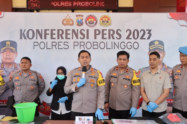 Ungkap Kasus Pembakaran Mobil di Kotaanyar, Komplotan Pelaku Berhasil Diamankan di Polres Probolinggo