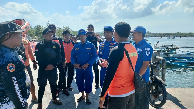 Tim SAR Gabungan Satpolairud Polresta Banyuwangi Berhasil Temukan ABK KM Brazil