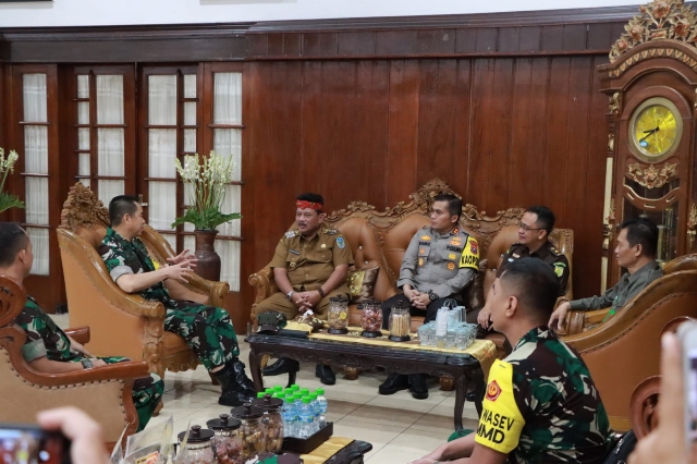Polres Nganjuk Turunkan Puluhan Personel, Upaya Sinergisitas dan Dukung TNI dalam Program TMMD