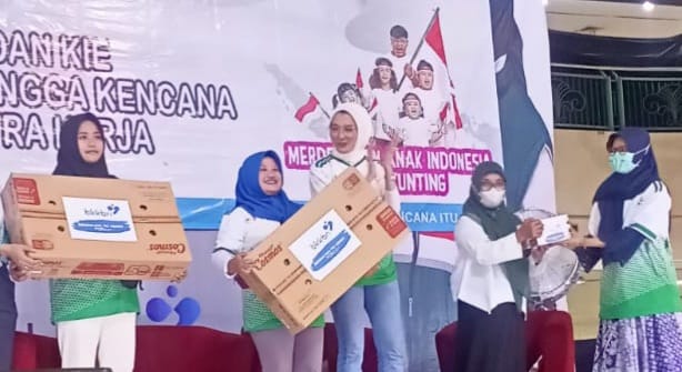 Sosialisasikan Stunting, Arzeti Bilbina Gelar Fun Walk di JMP