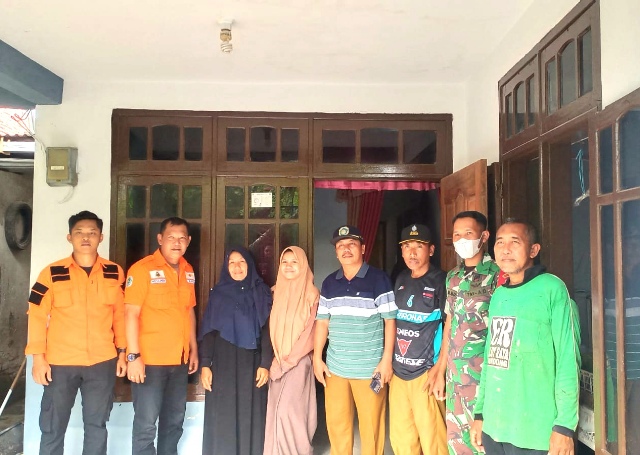 Babinsa – BPBD Lamongan Dampingi Pemulangan WNI asal Laren yang Kuliah di Sudan