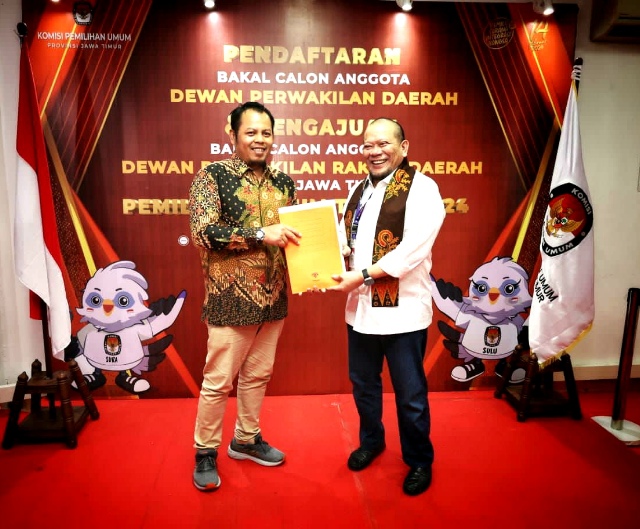 Diawali Sholat Jumat di Kantor MPW PP Jatim, LaNyalla Kembali Daftar Anggota DPD RI Periode 2024-2029