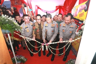 Kapolda Jatim Dampingi Irwasum Polri Resmikan Posko Saber Pungli
