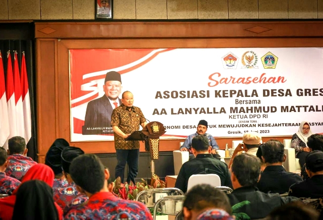Depan Para Kades Gresik, Ketua DPD RI Paparkan Cara Desa Menjadi Kekuatan Ekonomi
