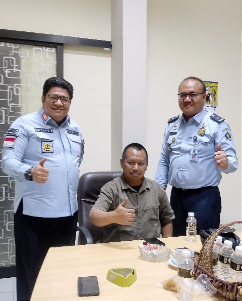 Kakanim Tanjung Perak Kunjungi PWI Jatim, Ini Pesan Cak Item