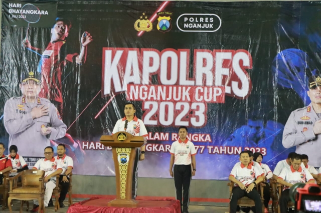 Resmi Dibuka Dimeriahkan Peserta Lokal dan Luar Kota dalam Turnamen Bulu Tangkis Piala Kapolres Nganjuk Cup 2023
