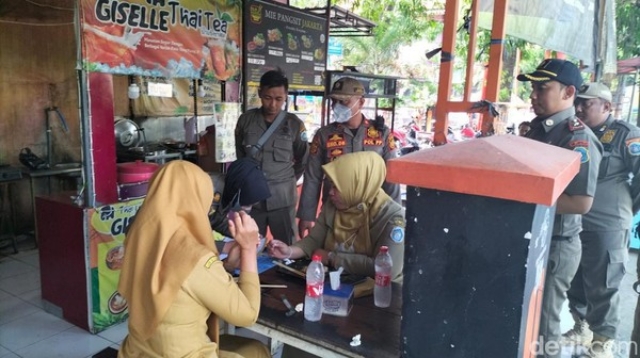 Belasan ASN Lamongan Terciduk Razia Satpol PP Saat Ngopi dan Belanja di Jam Kerja