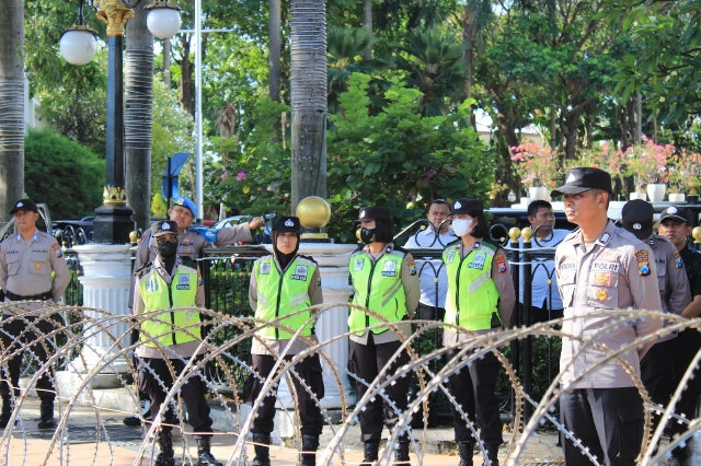 Kapolrestabes Surabaya Siagakan 1.300 Personil Untuk Pengamanan Demo Di Kantor Gubenur