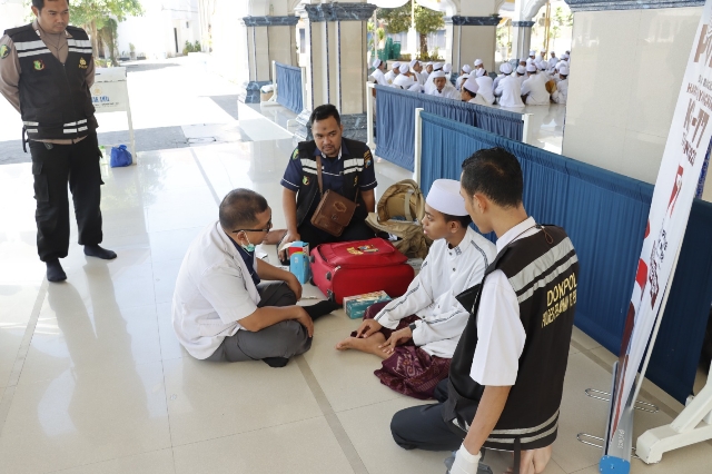 Polres Tanjung Perak Wujudkan Generasi Muda Sehat dan Produktif dalam Gelar Bakti Kesehatan untuk Santri