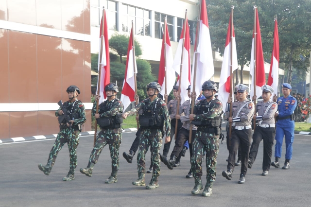 Polda Jatim Gelar Tradisi Penyerahan Air Suci dalam Menyambut Hari Bhayangkara Ke-77
