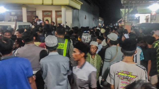Kapolres Probolinggo Kota Pimpin Proses Evakuasi Terduga Pelaku Curanmor dengan Meredam Emosi Warga
