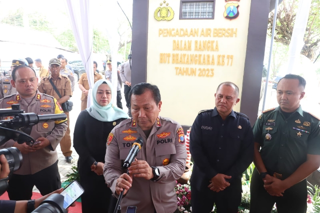 Kapolda Jatim Resmikan Sumur Bor Untuk Warga Desa di Mojokerto dalam Menghadapi Musim Kemarau