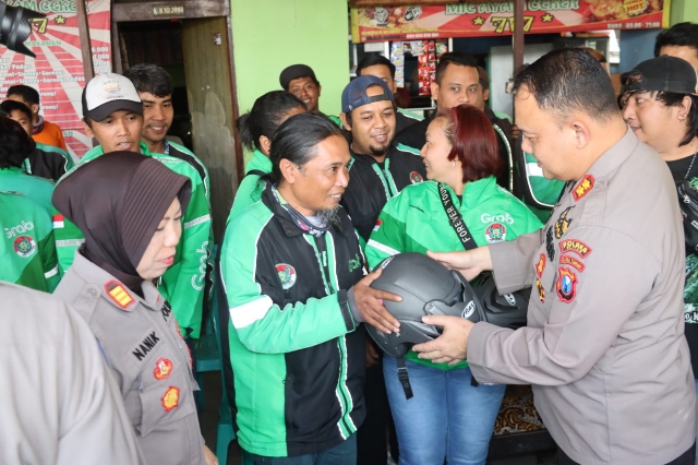 Pesan Kamtibmas Kepada Komunitas Ojol Melalui “Tiada Hari Tanpa Teman Baru” disampaikan Polres Blitar
