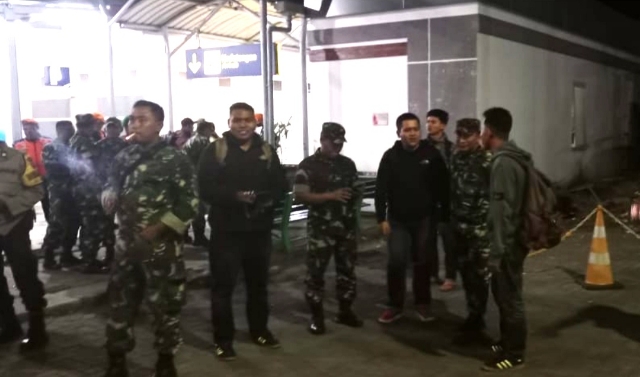 Babinsa Koramil 0830/06 Benowo bersama Tiga Pilar Ciptakan Situasi Kondusif Wilayah Surabaya