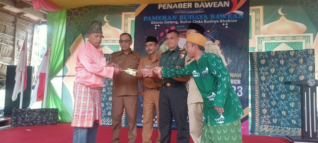 Lestarikan Budaya Nenek Moyang, Danramil Tambak Turut Hadir Meriahkan Pameran Budaya Bawean