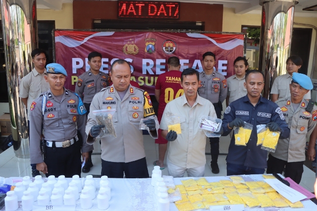 Tersangka Sindikat Pengedar Narkoba di Wilayah Tapal Kuda berhasil Diamankan di Polres Pasuruan Kota