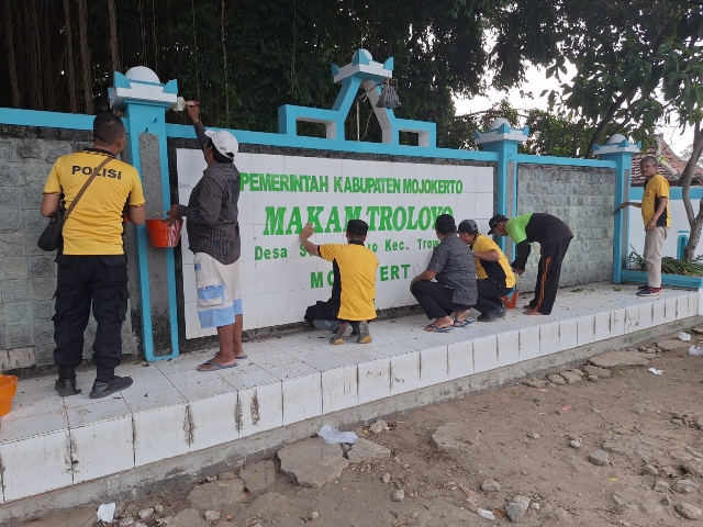 HUT Bhayangkara ke-77, Polres Mojokerto Revitalisasi Makam Syeikh Jumadil Qubro di Trowulan