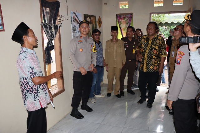 Kapolres Nganjuk Serahkan Kunci Bedah Rumah Sebelum 1 Juli 2023 dalam Menepati Janjinya