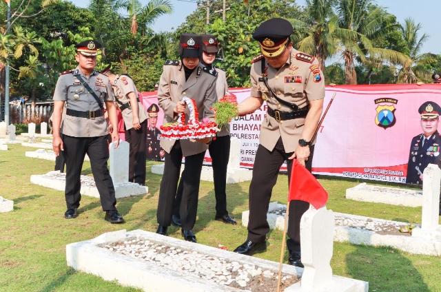 Polrestabes Surabaya gelar Ziarah di TMP Dalam Rangka HUT Bhayangkara ke-77