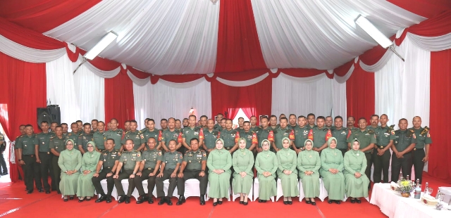 Kunker di Kodim 0812,  Pangdam V/Brawijaya Tegaskan Netralitas TNI dan Persit di Pemilu 2024