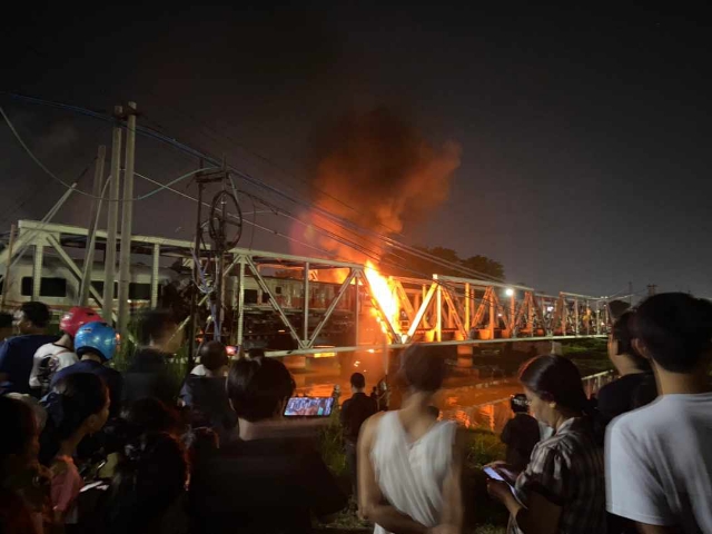 Kecelakaan Kereta Api Brantas Menghantam Truk di Semarang, sampai Menimbulkan Ledakan serta Kebakaran hebat
