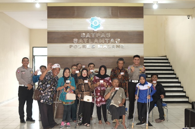Dalam Menyambut HUT Bhayangkara ke-77, Polres Malang Berikan SIM D Gratis Bagi Difabel
