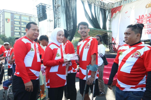 Polda Jatim Meriahkan HUT Bhayangkara ke-77 bersama Warga Disabilitas Binaan Polisi RW