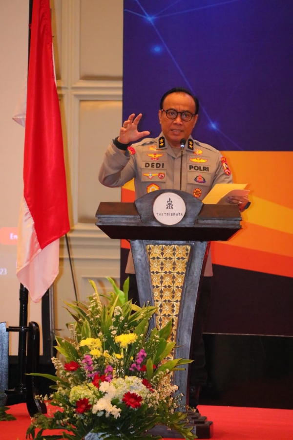 Polri Menggelar Wayang Kulit Berlakon Wahyu Cakraningrat