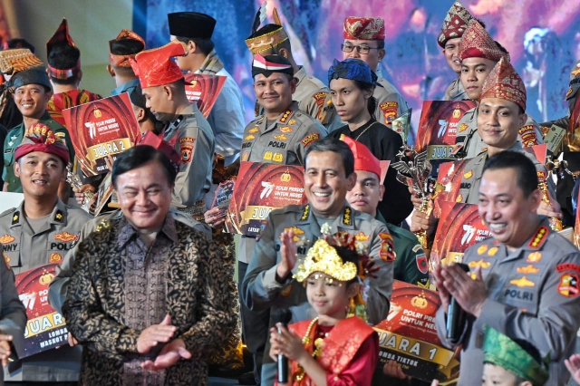 Kapolresta Malang Mendapatkan Penghargaan Juara 2 Nasional dalam Kejuaraan Ajang Lomba Layanan Call Center 110