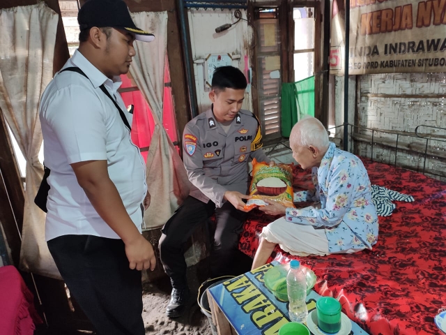 “Bhasmala” Program Bhabinkamtibmas Polres Situbondo Sambang dan Bantu Manula