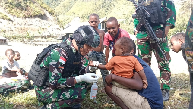 Satgas Yonif RK 115/ML Melaksanakan Karya Bhakti di Kampung Kulirik