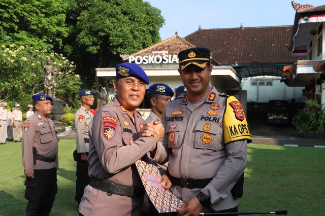 Kapolres Tabanan Berikan Penghargaan Kepada Personil Pol Airud Polres Tabanan