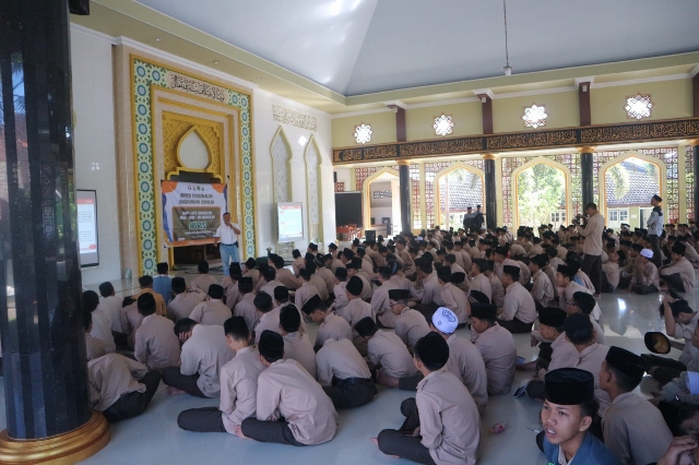 Polres Jember Sosialisasikan Bahaya Narkoba ke Pondok Pesantren