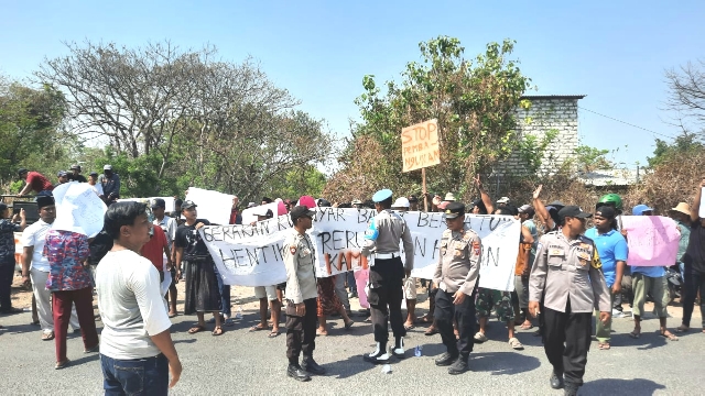 Ratusan Warga Desa Kwanyar Barat Geruduk PT Rampak Naong Jaya, Karena Ini