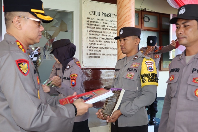 Polresta Banyuwangi Berbagi Buku Dukung Pendidikan dan Literasi