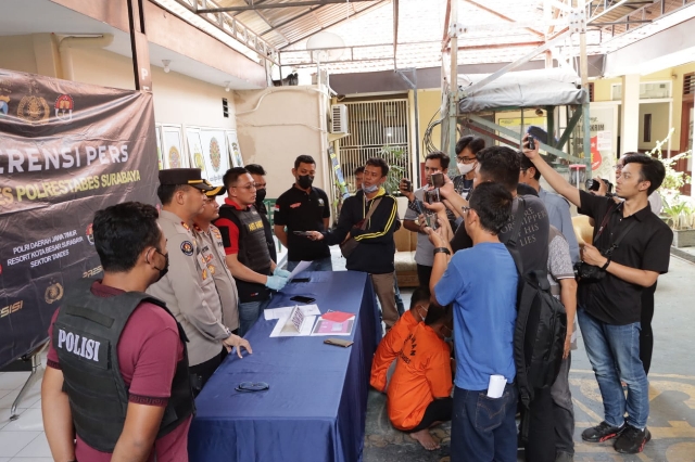Polisi Berhasil Ungkap Peredaran Narkoba di Surabaya Dua Tersangka Pengedar Diamankan
