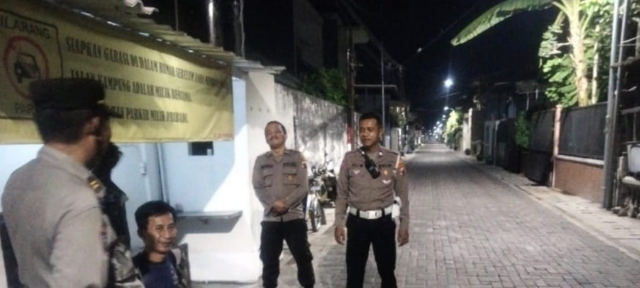 Patroli Kejahatan Malam dilakukan Polsek Tambaksari Polrestabes Surabaya di Jl. Ploso Baru