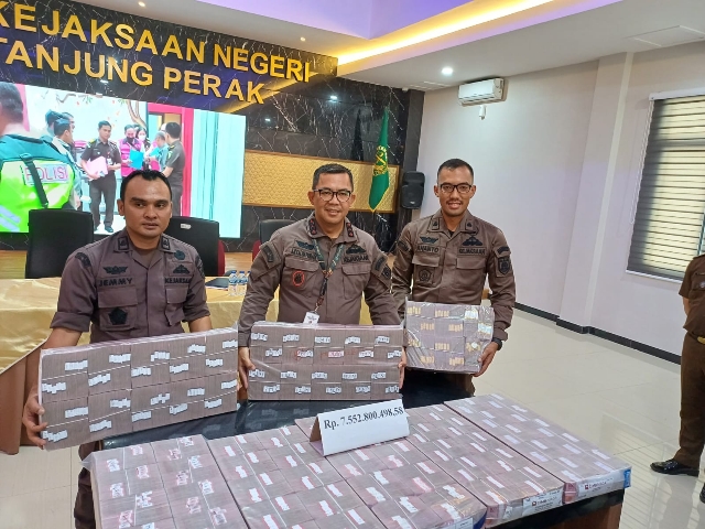 Kejari Tanjung Perak Terima Pengembalian Kerugian Negara Sebesar Rp7,5 Miliar
